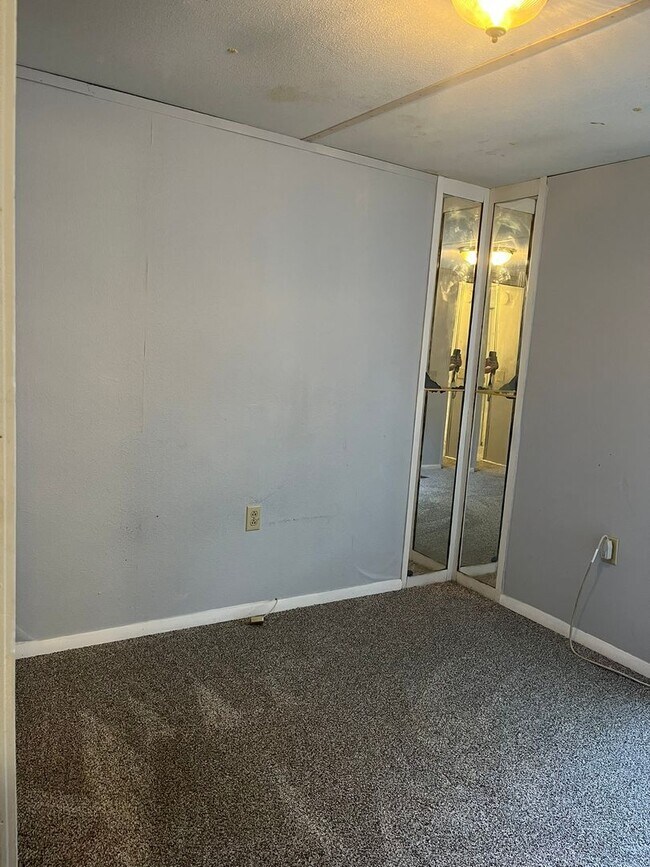 Building Photo - 115 Nightingale Ct