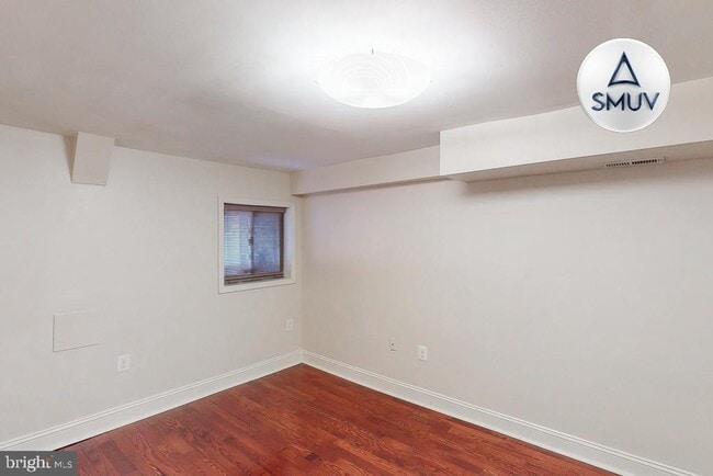Building Photo - 2225 Brookfield Ave