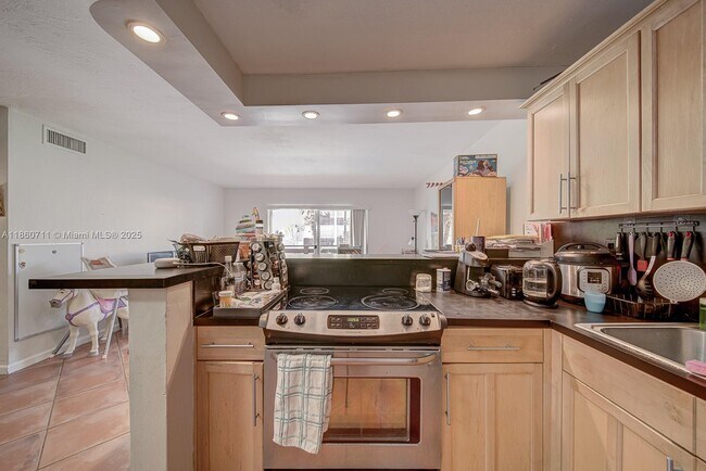 Building Photo - 7477 SW 82nd St