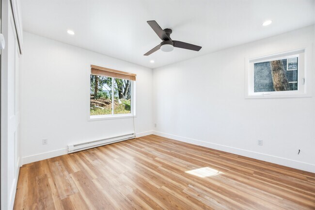 Building Photo - 34999 US-6