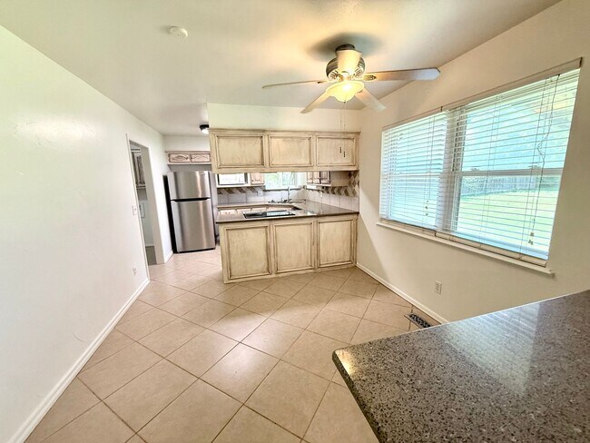 Building Photo - Large 3BD 2BA Home w/ Bonus Area in NW OKC, Edgewater Neighborhood!!