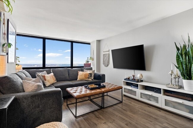 Building Photo - 5415 N Sheridan Rd