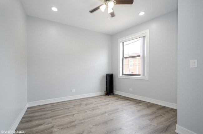 Building Photo - 7622 N Eastlake Ter