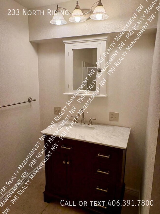 Building Photo - 233 North Riding-