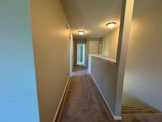 Building Photo - Super Nice! Featuring 4 bedroom/ 3 bath