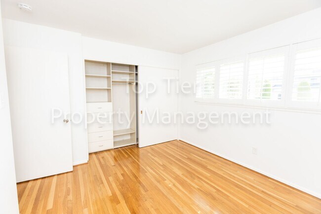 Building Photo - Charming Mid-Century Home | 4BR, 3BA | 2,4...