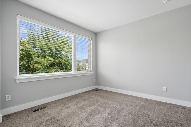 Building Photo - 1009 N Park Ave