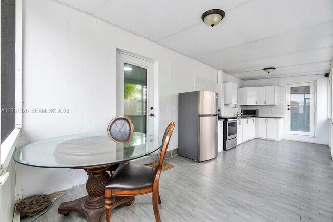 Building Photo - 6470 SW 27th St