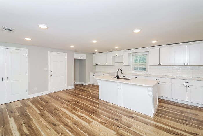 Building Photo - 442 Lynhurst Dr SW