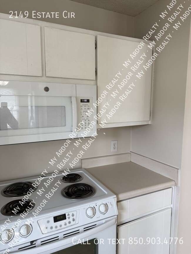 Building Photo - 2149 Estate Cir