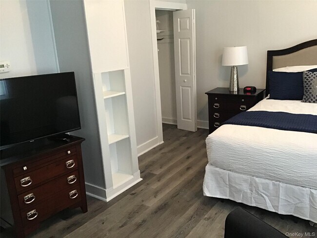 Building Photo - 46 Benson St