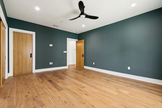 Building Photo - LUXURY TOWNHOME IN LONE STAR DISTRICT