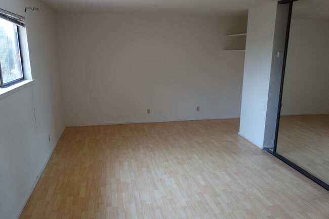 Building Photo - Bright 3-Bed condo with In-Unit Laundry, Pool Access, and Assigned Carport in Fremont