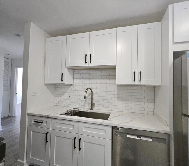 Building Photo - 1375 Rebecca Dr