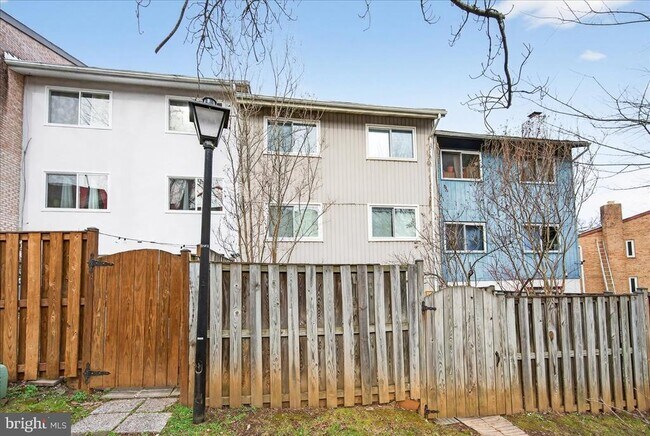 Building Photo - 9518 Miranda Ct