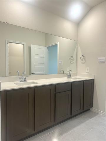 Building Photo - 655 Divine Gardens Dr