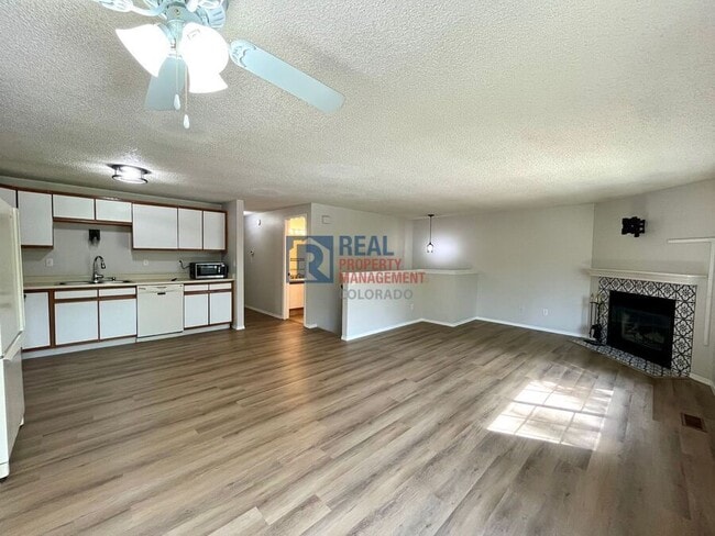 Building Photo - 2229 Villa Rosa Dr