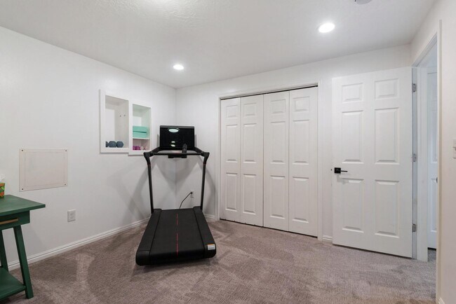 Building Photo - 2521 Apricot Pl