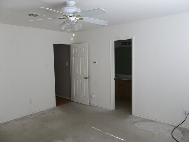 Building Photo - 3 BEDROOM, 2 BATH, BELTON ISD