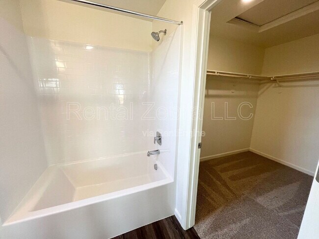 Building Photo - 356 Halisan Ct