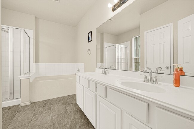 Building Photo - 9340 Royal Way