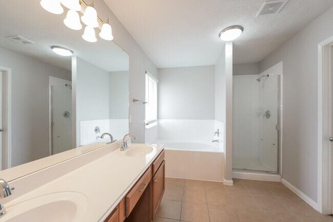 Building Photo - 2614 Elder Park Ct