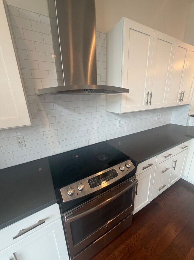 Building Photo - Luxury 3 Bedroom Condo in the Heart of Lawrenceville