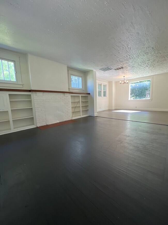 Building Photo - 523 S Park Ave