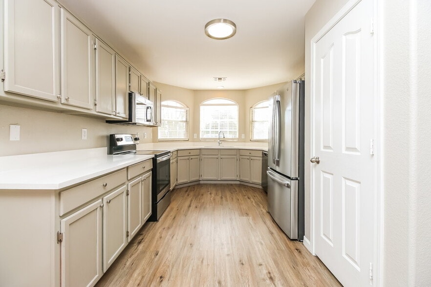 Building Photo - 2044 S Avoca Cir