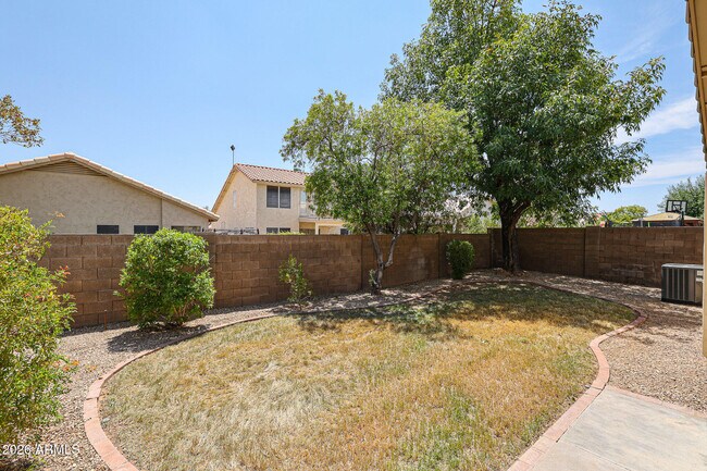 Building Photo - 9833 W Yukon Dr