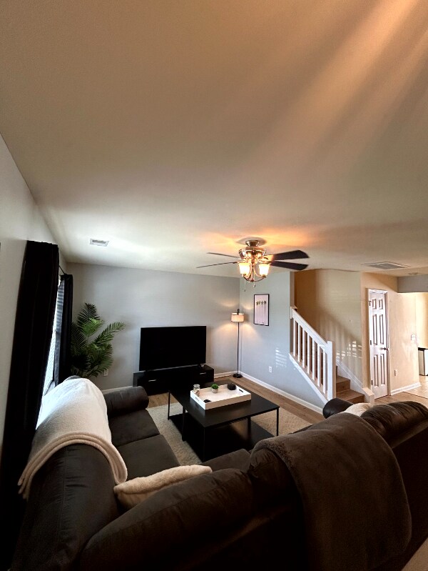Building Photo - 122 Sonata Cir