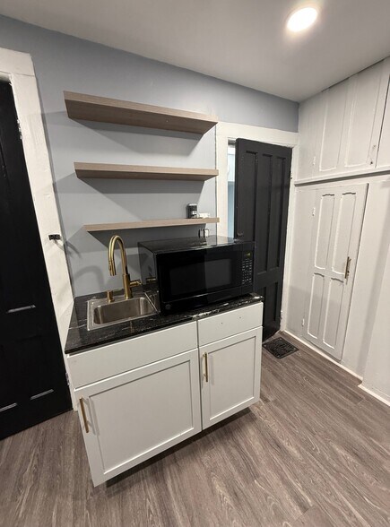 Building Photo - 1211 Madison St