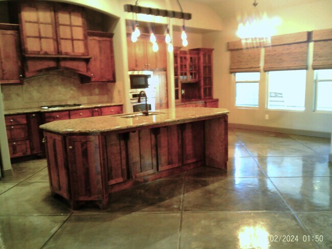 Building Photo - CUSTOM BUILT IN GATED SOUTHERN OAKS !!!  APPLICATION PENDING