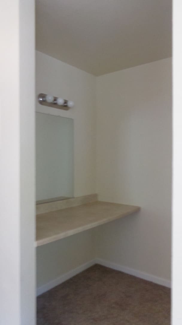 Building Photo - Nice Upgraded Condo