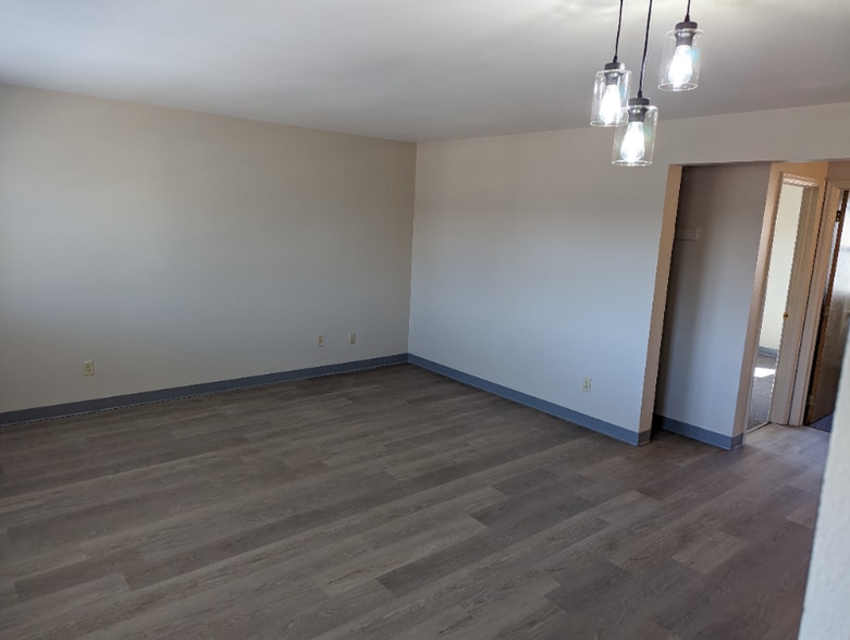 Building Photo - 515 E Bradley St