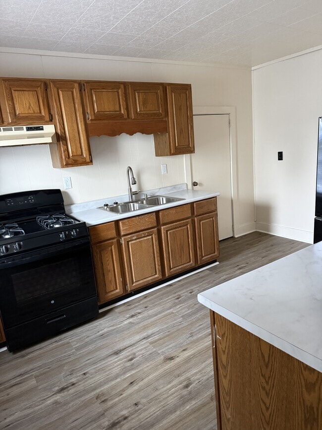 Building Photo - 512 Monroe St