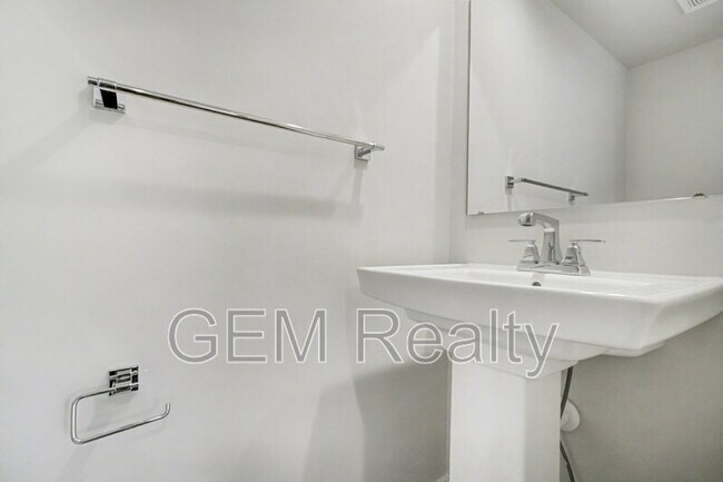 Building Photo - 1101 Rampart Dr