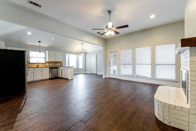 Building Photo - 4 BR/3BA | Newly Renovated Single Family Home | Fenced Patio | Private Pool!