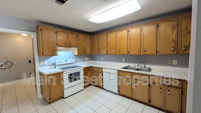 Building Photo - 912 Rentz Ave