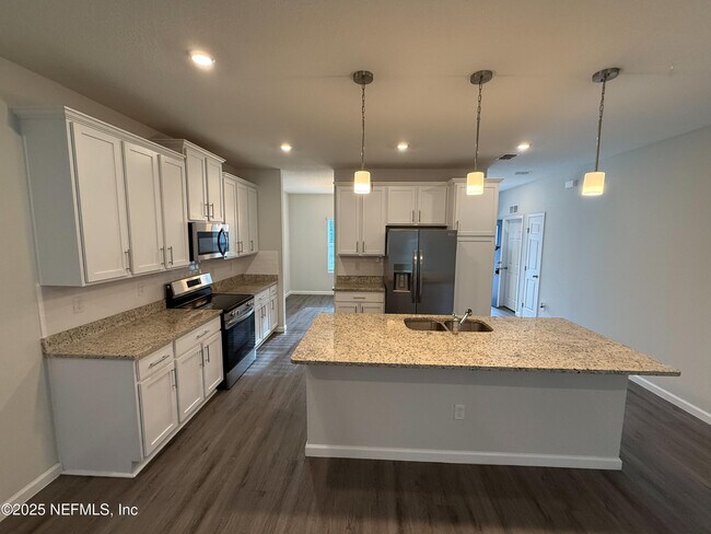 Building Photo - 3925 Peach Dr