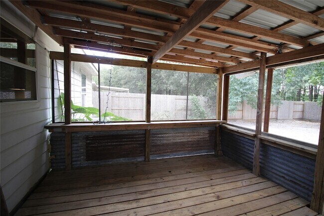 Building Photo - 16405 Sun View Ln