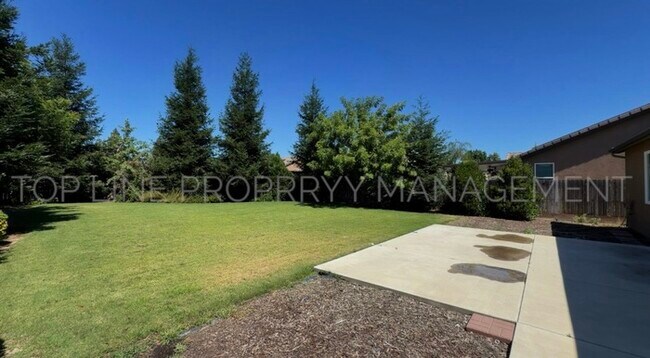 Building Photo - Beautiful Home for Rent in Visalia!