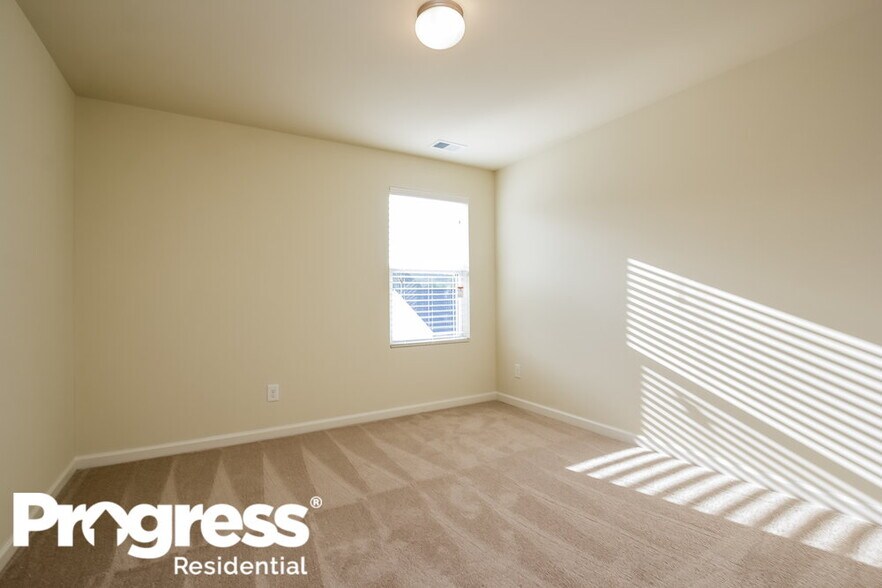 Building Photo - 16 Everett Cir SE