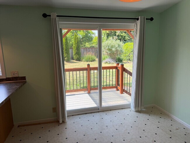 Building Photo - 3-bedroom 2 bath house in Springfield!
