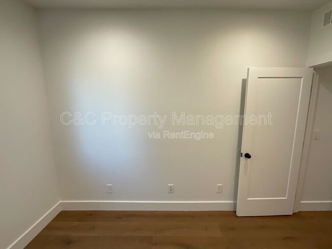 Building Photo - 182 Los Olivos Ave