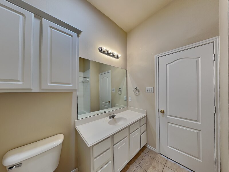 Building Photo - 1905 Sharpsbury Dr