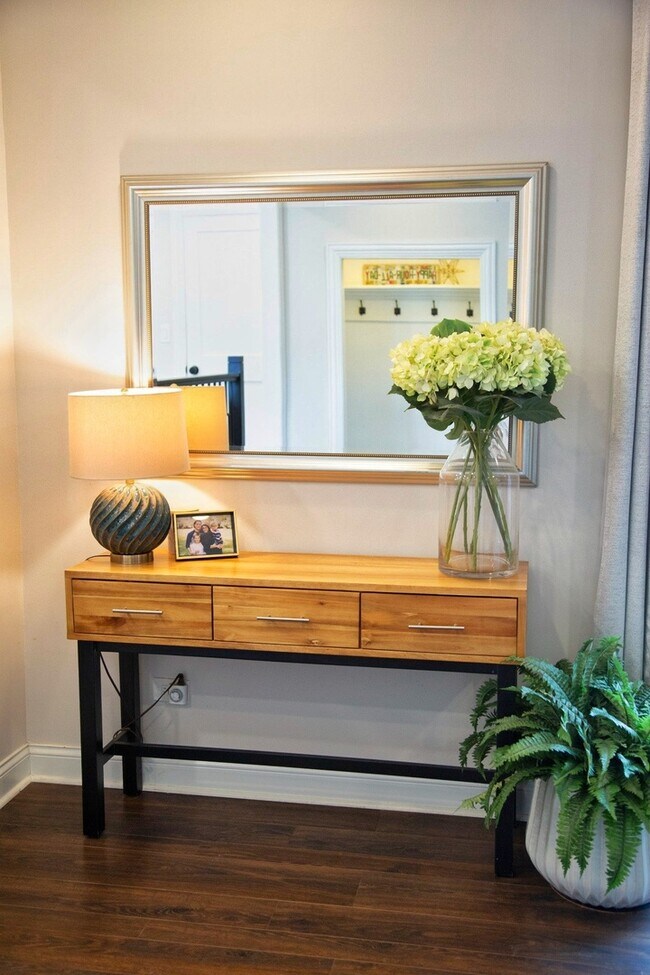 Building Photo - 2S316 Arrowhead Dr