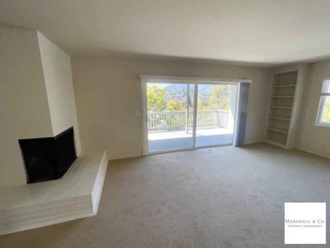 Building Photo - 2BR/2BA IN SUN VALLEY SPACIOUS, PRVT PATIO...