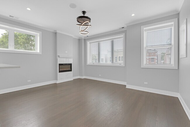 Building Photo - 4827 S St Lawrence Ave
