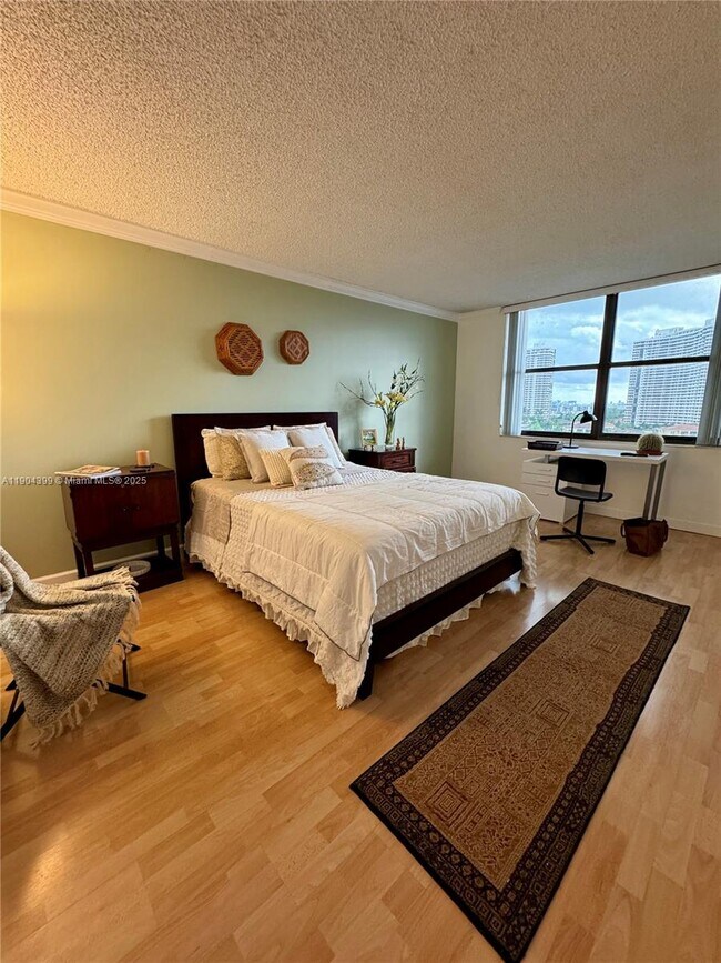 Building Photo - 18151 NE 31st Ct